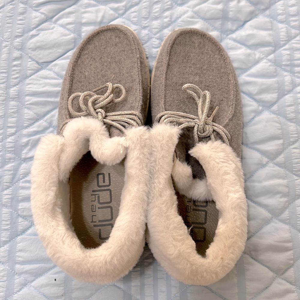 Hey Dude slip on shoe with fur around the top! Women’s size 8
